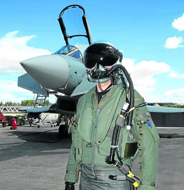 Los pilotos de caza y ataque se forman en la base aérea de Talavera la Real (Badajoz) tras estudiar cuatro años en la Academia General del Aire de San Javier (Murcia).