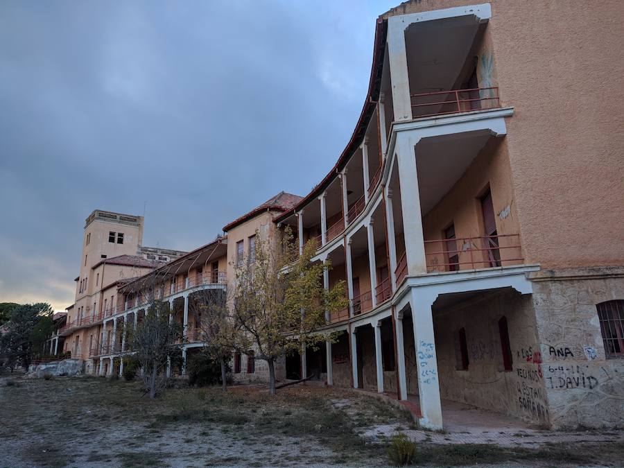 Ruinas del hospital antituberculoso ubicado en el Parque Regional de Sierra Espuña, hoy abandonado