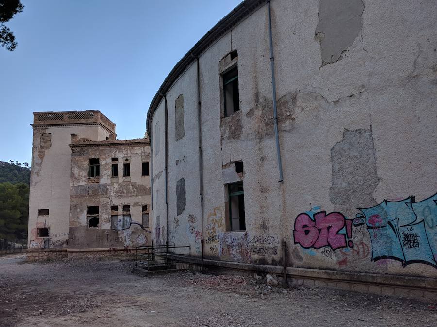 Ruinas del hospital antituberculoso ubicado en el Parque Regional de Sierra Espuña, hoy abandonado