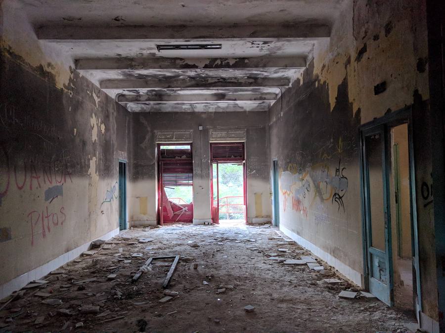 Ruinas del hospital antituberculoso ubicado en el Parque Regional de Sierra Espuña, hoy abandonado