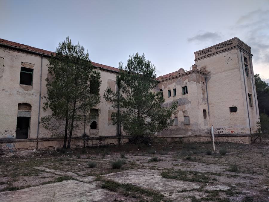 Ruinas del hospital antituberculoso ubicado en el Parque Regional de Sierra Espuña, hoy abandonado