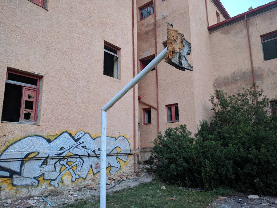 Ruinas del hospital antituberculoso ubicado en el Parque Regional de Sierra Espuña, hoy abandonado