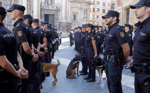 Catorce meses, 3.500 euros y el temido examen de Ortografía: el camino para entrar en la Policía Nacional