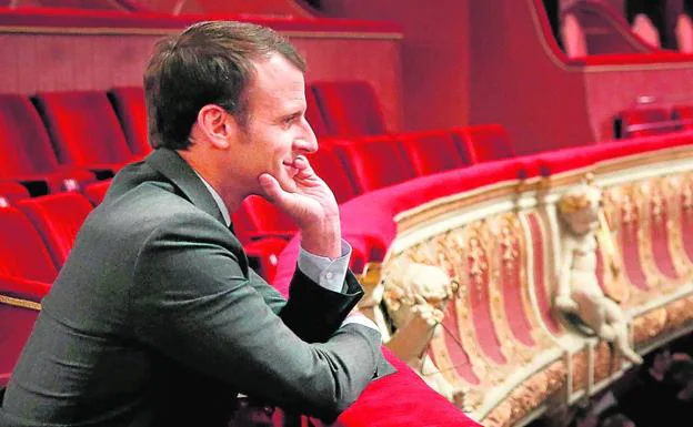 Macron, en un ensayo de ópera.
