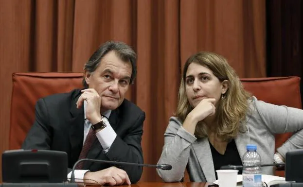 El ex presidente Artur Mas y presidente del PDeCAT (i), junto a la coordinadora del partido, Marta Pascal (i) , durante la reunión del PDeCAT.