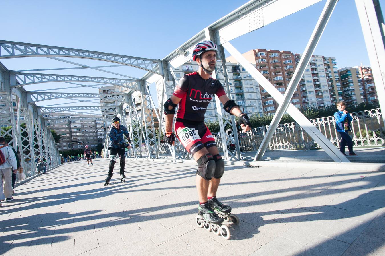 Una marea verde recorre el centro de Murcia para luchar contra el cáncer