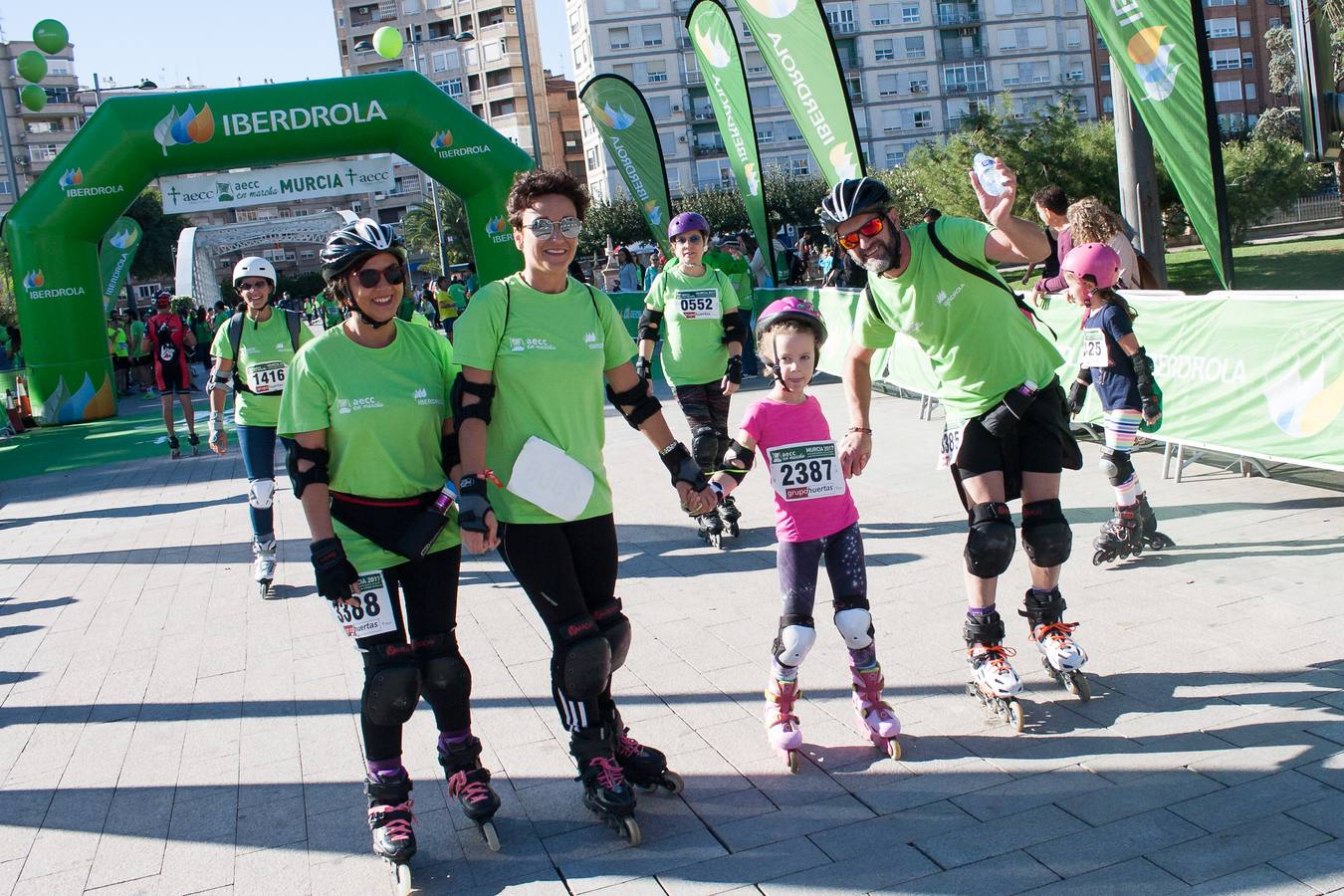 Una marea verde recorre el centro de Murcia para luchar contra el cáncer