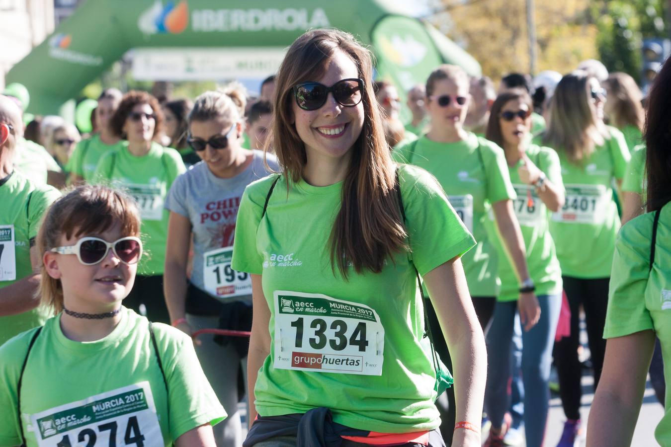 Una marea verde recorre el centro de Murcia para luchar contra el cáncer