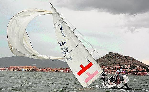 El J80 'Torpedo Jamonero', en plena regata.