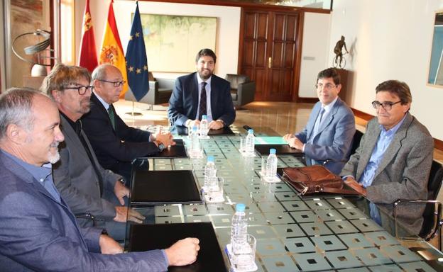 López Miras, este jueves, reunido con el secretario general de Satse, José Antonio Blaya.