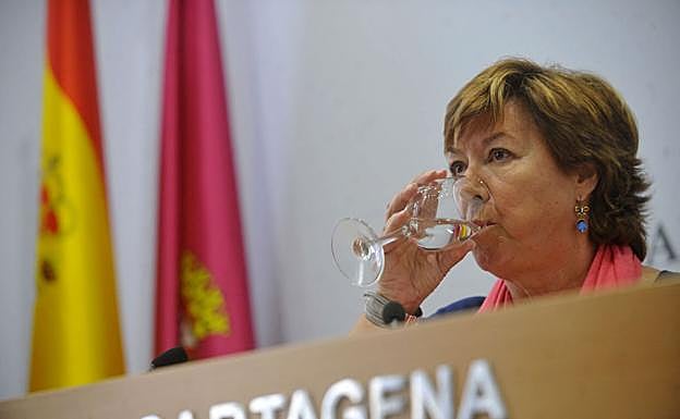 Pilar Barreiro, en una rueda de prensa como alcaldesa, en enero de 2014.