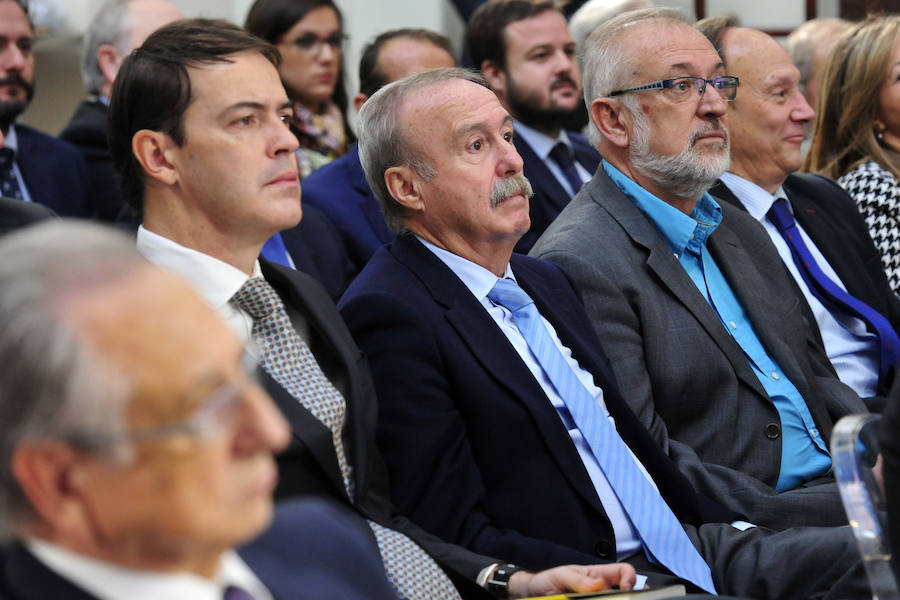 El expresidente del Parlamento Europeo explica que «cuantos menos responsables políticos estén en prisión preventiva, mejor»