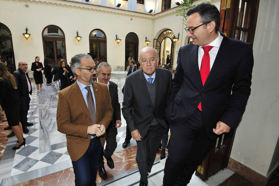 El expresidente del Parlamento Europeo explica que «cuantos menos responsables políticos estén en prisión preventiva, mejor»