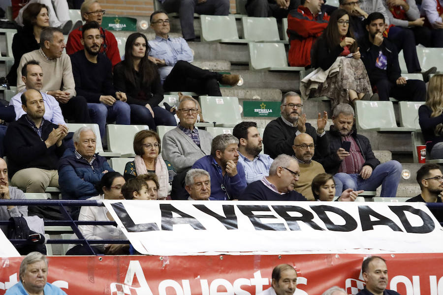 El equipo universitario vuelve a desinflarse en los últimos minutos y suma su cuarta derrota seguida en Champions y quinta en el Palacio