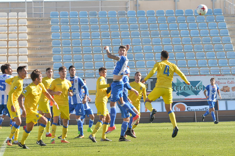 El Lorca Deportiva ganó por 3-2 al At. Las Palmas