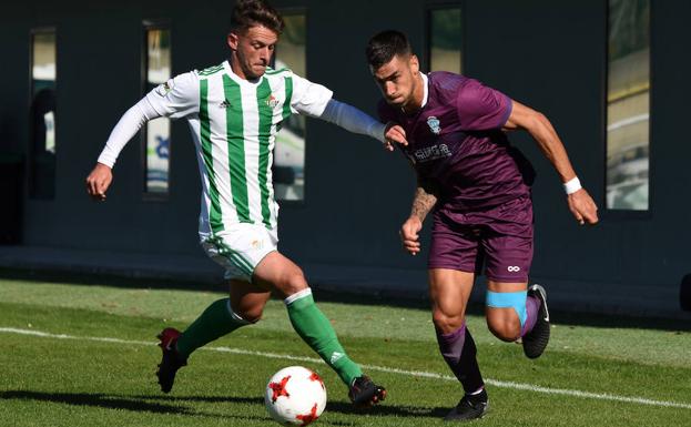 Lance del partido entre el Betis Deportivo y el Jumilla.