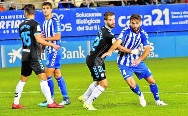 Pomares y Fran Cruz, los sancionados, en el choque frente al Lugo.