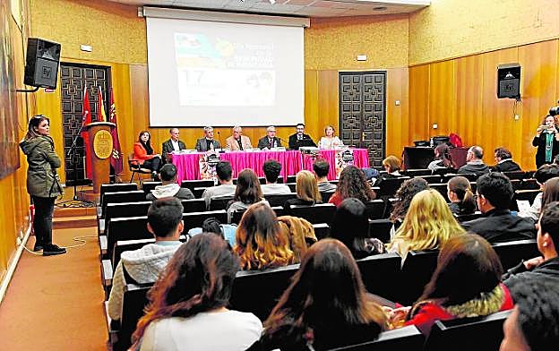 Numeroso público siguió la mesa redonda organizada en torno al Día de la Seguridad Alimentaria.
