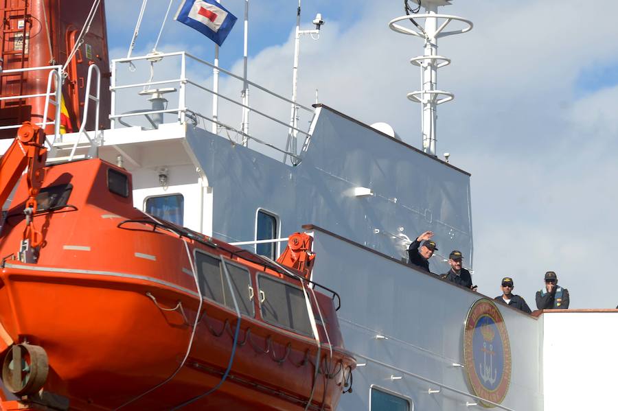 El buque de investigación oceanográfica 'Hespérides' zarpó este viernes desde el Arsenal Militar de Cartagena para emprender una campaña antártica, que se desarrollará hasta finales del próximo mes de mayo. Durante los próximos seis meses, será plataforma para tres proyectos de investigación y dará soporte técnico a otros catorce que realizarán científicos españoles en aguas australes, así como en las bases que España tiene en el continente helado.