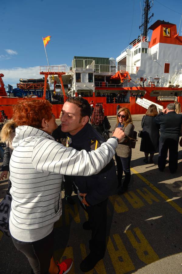 El buque de investigación oceanográfica 'Hespérides' zarpó este viernes desde el Arsenal Militar de Cartagena para emprender una campaña antártica, que se desarrollará hasta finales del próximo mes de mayo. Durante los próximos seis meses, será plataforma para tres proyectos de investigación y dará soporte técnico a otros catorce que realizarán científicos españoles en aguas australes, así como en las bases que España tiene en el continente helado.