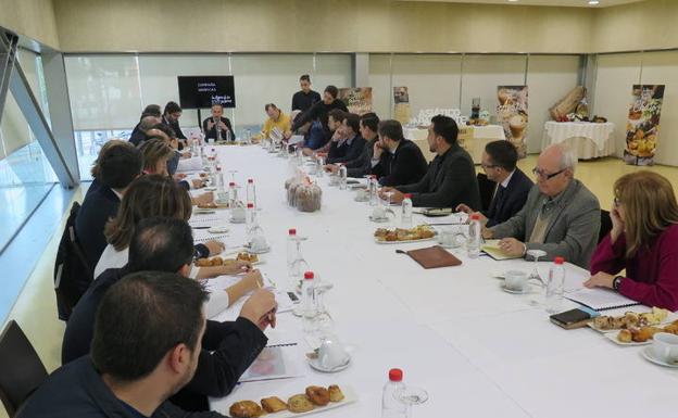 Reunón de la Mesa de Turismo Gastronómico, este lunes.