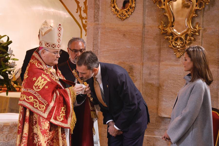 Don Felipe y Doña Letizia el Santuario de la Vera Cruz y la exposición 'Signum' en la iglesia de la Compañía de Jesús