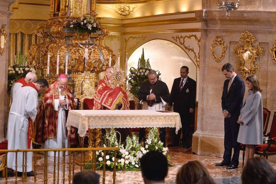 Don Felipe y Doña Letizia el Santuario de la Vera Cruz y la exposición 'Signum' en la iglesia de la Compañía de Jesús