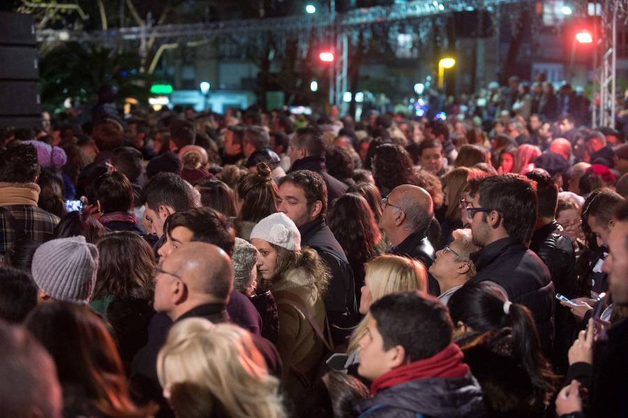 Ruth Lorenzo brilla con luz propia durante una celebración que ha culminado con un colorido espectáculo pirotécnico y el encendido de un árbol de 40 metros, compuesto por 60.000 bombillas