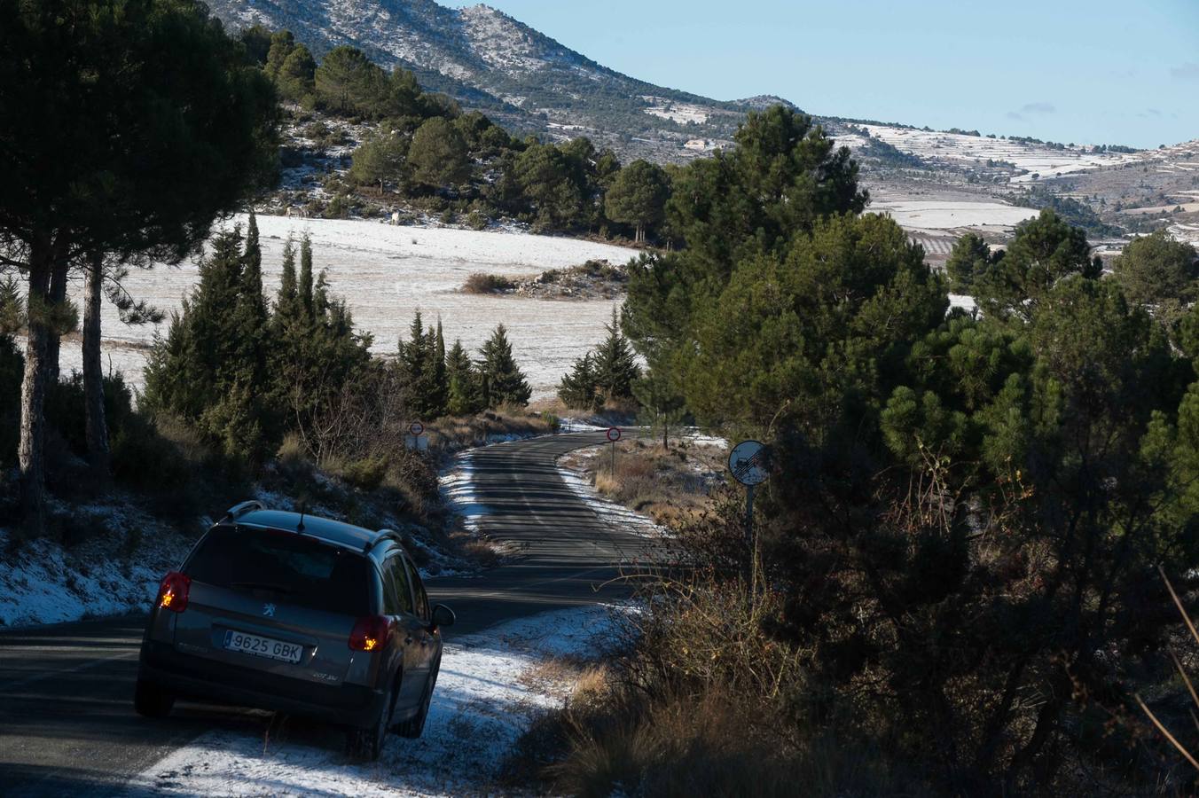 Las sierras de La Muela, del Cerezo, Los Álamos y Villafuerte y las pedanías altas de Moratalla y Caravaca se tiñen de blanco