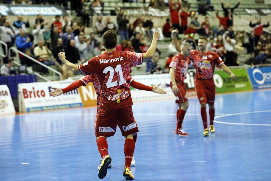 El conjunto de Duda resuelve en los últimos minutos el choque en el que celebró sus mil partidos