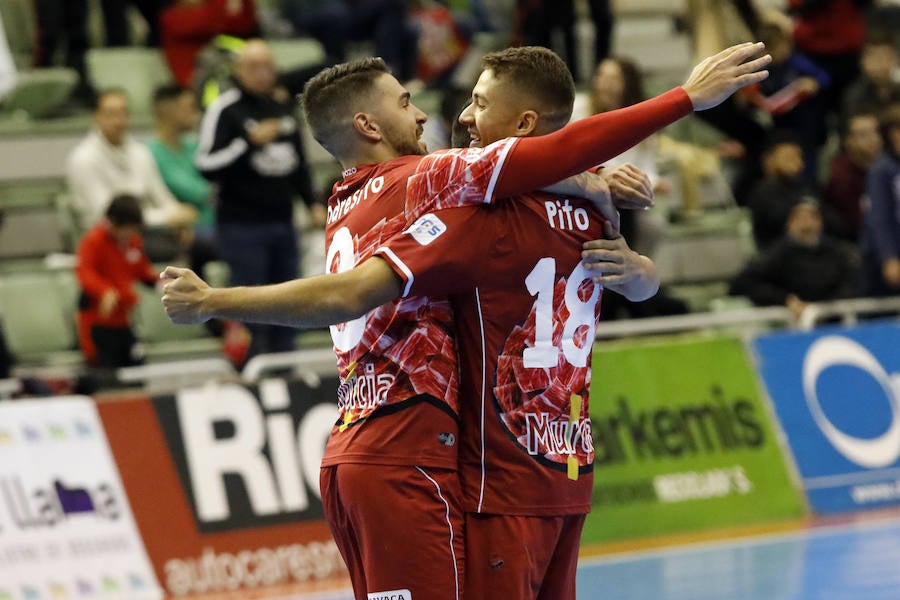 El conjunto de Duda resuelve en los últimos minutos el choque en el que celebró sus mil partidos