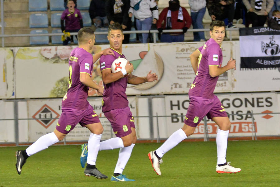 Un tanto de penalti de Chavero en el minuto 90 le da tres puntos muy necesarios ante el Lorca Deportiva al equipo de Monteagudo