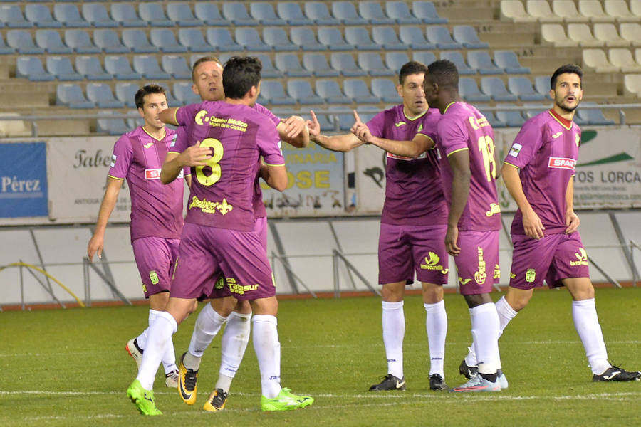 Un tanto de penalti de Chavero en el minuto 90 le da tres puntos muy necesarios ante el Lorca Deportiva al equipo de Monteagudo