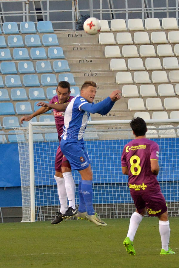 Un tanto de penalti de Chavero en el minuto 90 le da tres puntos muy necesarios ante el Lorca Deportiva al equipo de Monteagudo