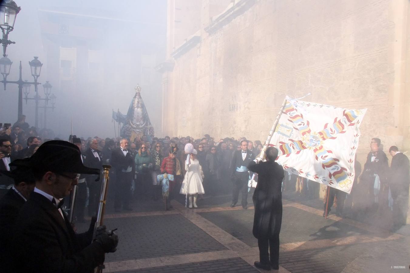 La ciudad amanece inundada por la fiesta, tras el paseo, ayer, de las figuras y el juramento de la nueva bandera de la compañía Martín Soriano