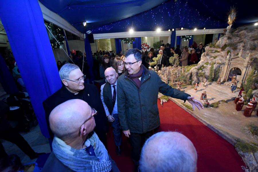 La coral Discantus pone la nota musical a su apertura, que este año es de estilo costumbrista y está ambientado en la ciudad y la huerta del siglo XIX