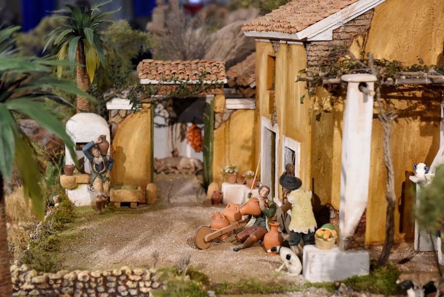 La coral Discantus pone la nota musical a su apertura, que este año es de estilo costumbrista y está ambientado en la ciudad y la huerta del siglo XIX