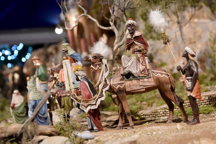 La coral Discantus pone la nota musical a su apertura, que este año es de estilo costumbrista y está ambientado en la ciudad y la huerta del siglo XIX