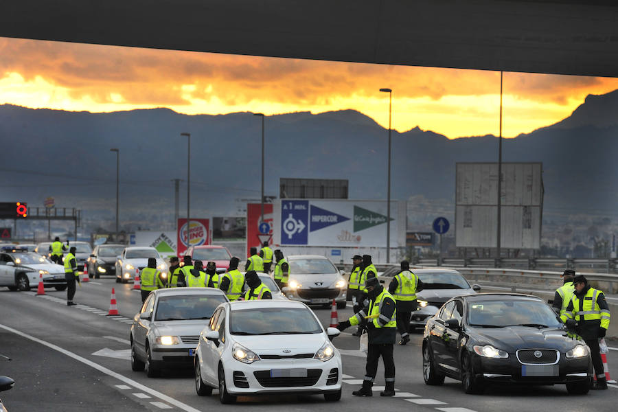 Más de 43.000 conductores soplaron este año en los macrocontroles desplegados por Tráfico en autovías y vías rápidas. Más de un millar habían bebido o tomado drogas