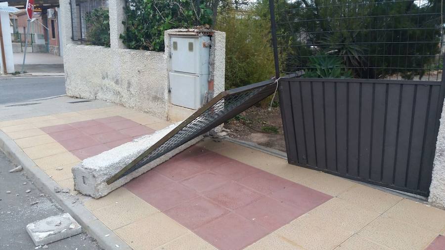 Caída del muro de una casa, en la diputación cartagenera de Los Barreros. 