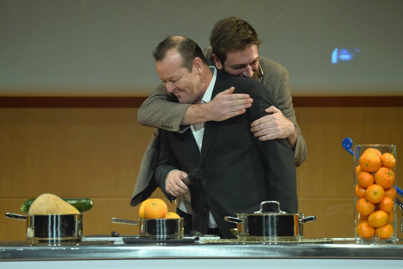 'La Verdad' reconoce a Cabaña Buenavista (que dirige Pablo González Conejero, con dos estrellas Michelin), Jesús López Blázquez (jefe de sala de Cabaña Buenavista), La Pequeña Taberna (que lidera Francisco Miguel López), Juan Antonio García (jefe de cocina del restaurante El Churra), Local de Ensayo (el restaurante revelación dirigido por el chef David López Carreño) y el maestro Raimundo González Frutos, premiado en reconocimiento a toda una vida, quien no pudo asistir al evento y cuyo premio recogió Adolfo Fernández