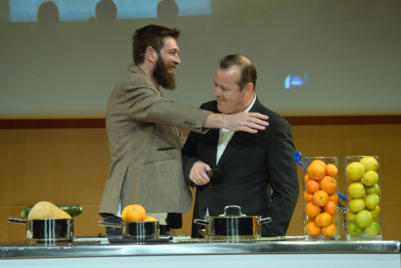 'La Verdad' reconoce a Cabaña Buenavista (que dirige Pablo González Conejero, con dos estrellas Michelin), Jesús López Blázquez (jefe de sala de Cabaña Buenavista), La Pequeña Taberna (que lidera Francisco Miguel López), Juan Antonio García (jefe de cocina del restaurante El Churra), Local de Ensayo (el restaurante revelación dirigido por el chef David López Carreño) y el maestro Raimundo González Frutos, premiado en reconocimiento a toda una vida, quien no pudo asistir al evento y cuyo premio recogió Adolfo Fernández