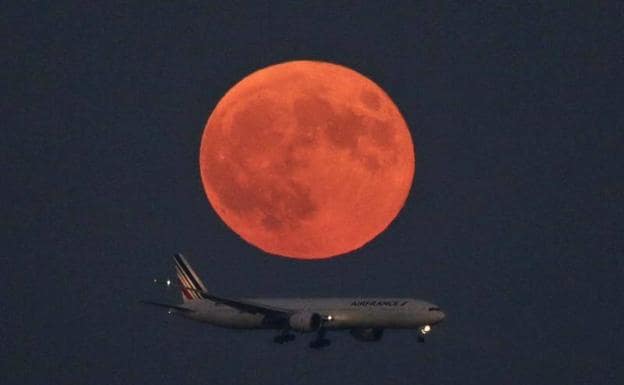 Un estudio vincula la luna llena con un aumento de accidentes de moto