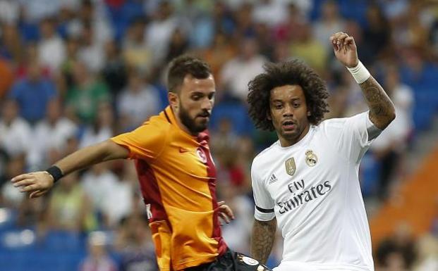 Marcelo (d), en un partido contra el Galarasaray. 