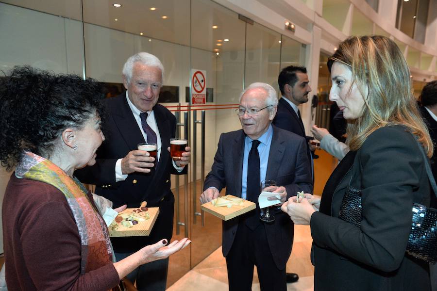 Después de la entrega de premios, los invitados disfrutaron de una agradable velada, en la que no podía faltar la comida y la bebida. 