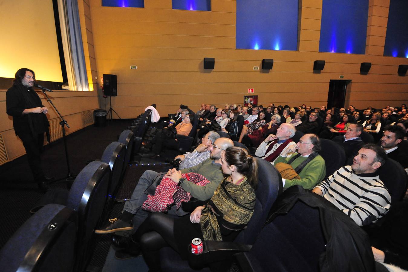 Los actores murcianos Pepa Aniorte, Enrique Martínez y Antón Valén, protagonistas de 'Regreso al Horizonte' acompañaron al director