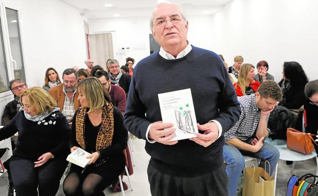 Juan Cano, durante la presentación del libro editado por la Fundación Trinitario Casanova.