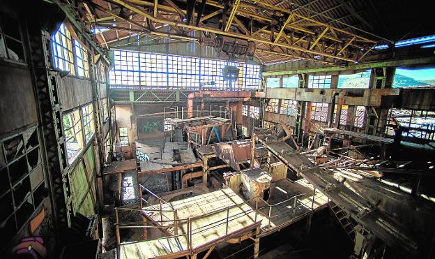 Interior del abandonado lavadero Roberto, desde donde se vertieron las toneladas de estériles que acolmataron la bahía de Portmán.