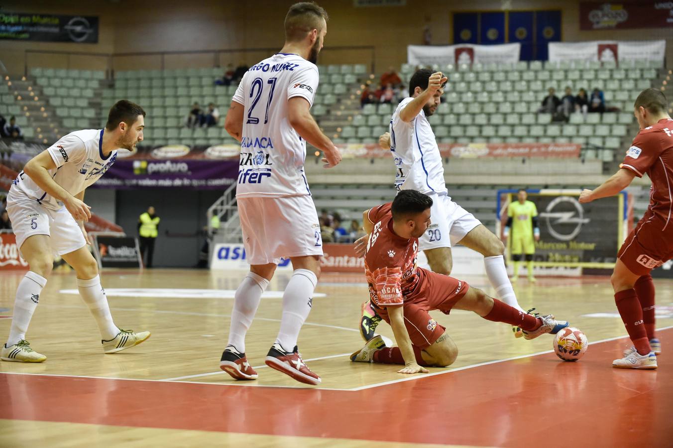 Con los ecos del 12-1 al Naturpellet Segovia, ElPozo se presentó este viernes de nuevo en casa, ante unos aficionados que volvieron a demostrar que los partidos contra los rivales de la zona baja no les atraen