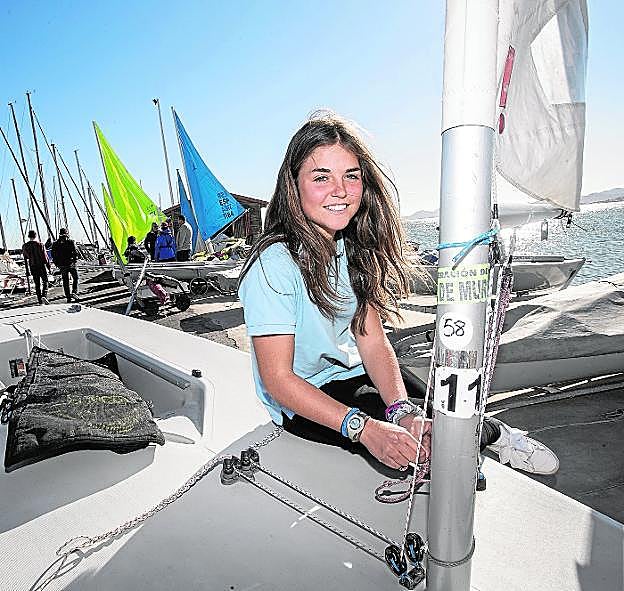 Carmen Martínez-Artero, regatista del CN Mar Menor campeona de España.